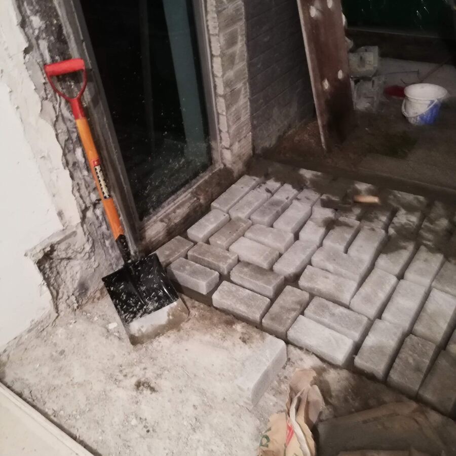 店舖門口還原．重鋪行人路磚