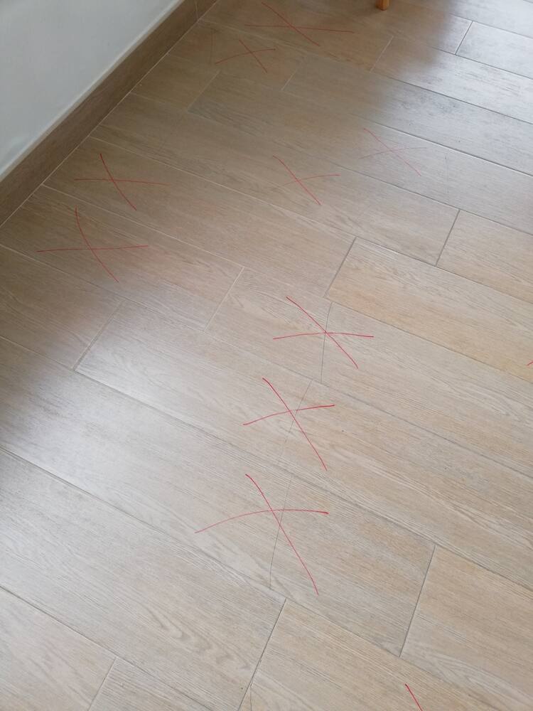 舊地磚拆除前標記範圍