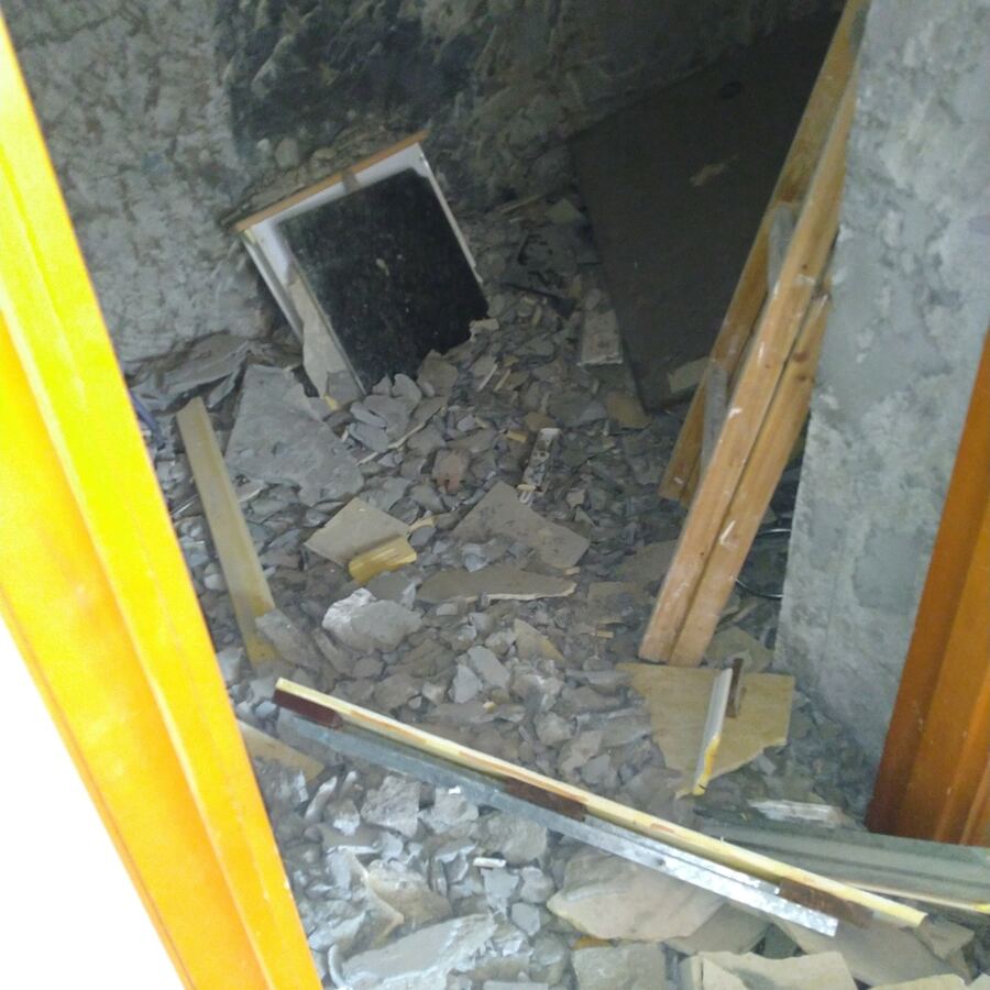 全屋鏟底．還原至石屎結構層